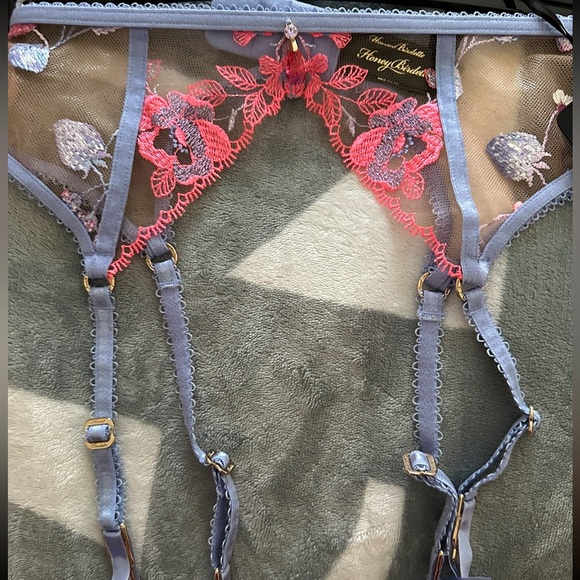 ISABELLA GARTER BELT - Picture 9 of 11